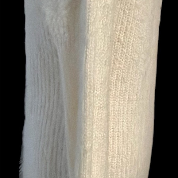 Love Tree NWOT Warm White Loose-fitting Furry Sweater size Small - Picture 3 of 6